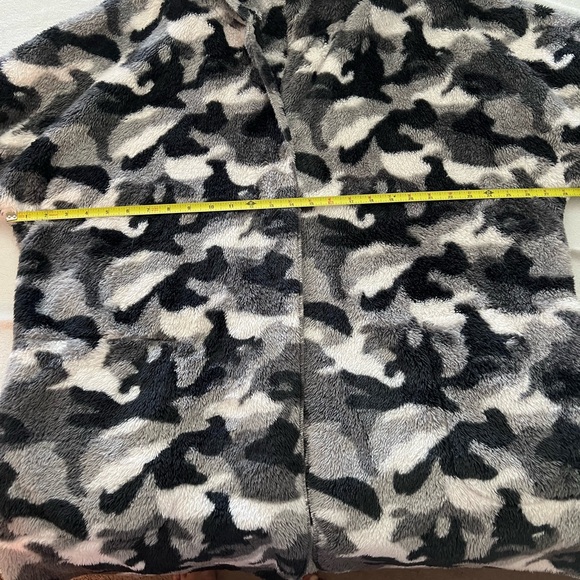 Lightweight Camo print open jacket with hoodie - Picture 7 of 8